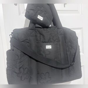 NWT Wilo Black Quilted Daisy Travel Tote with Bonus Pouch - Viral
